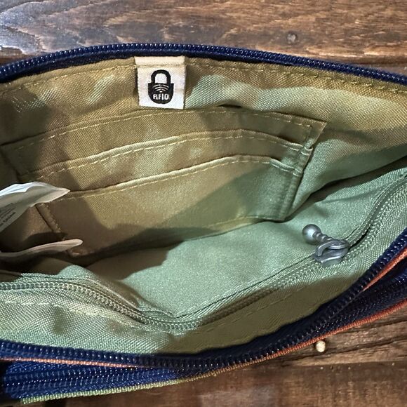 Baggallini Wristlet Clutch RFID Wallet Nautical Striped Double Zip EUC - Picture 4 of 7